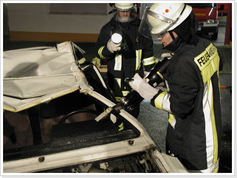 Übung Technische Hilfeleistung Verkehrsunfall – Feuerwehr Semd